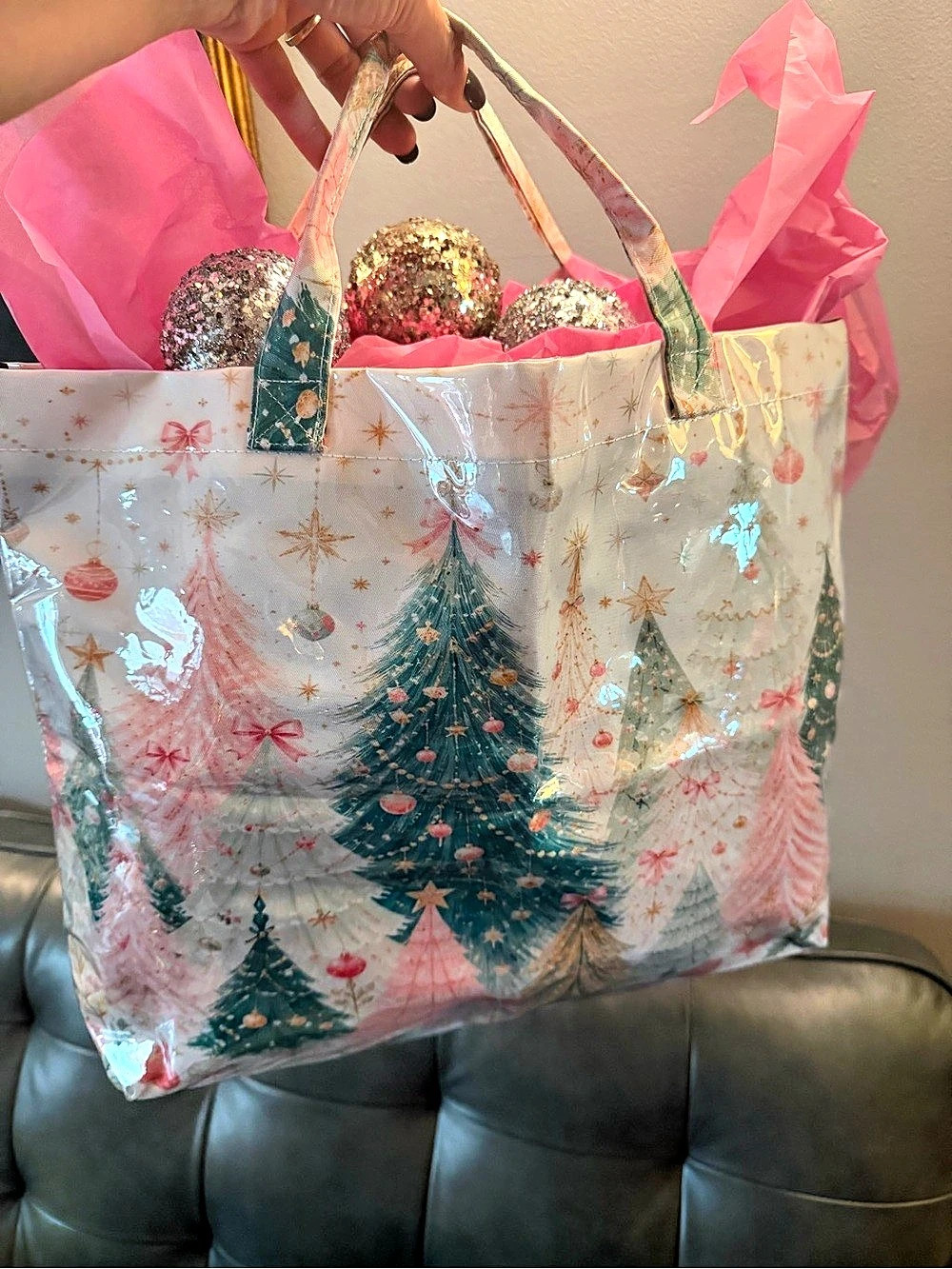 PVC-Wrapped canvas NWOT 🎄 winter wonderland Tote White & Pink w ornaments - Picture 4 of 7